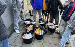 Müllsammelaktion an der Wolfgang-Kubelka-Realschule Schondorf (Bildrechte: WKR Schondorf)