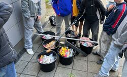 Müllsammelaktion an der Wolfgang-Kubelka-Realschule Schondorf (Bildrechte: WKR Schondorf)