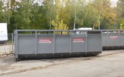 Abzug der Papiercontainer am Containerplatz Wiesenring